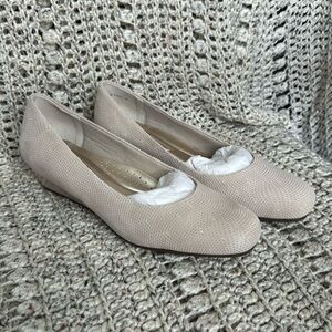 Trotters - nude 3D low wedge